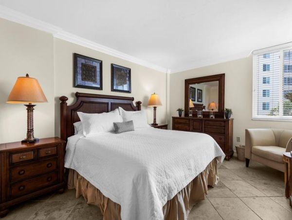 Beautiful 2 Bedroom Condo with Partial Gulf View