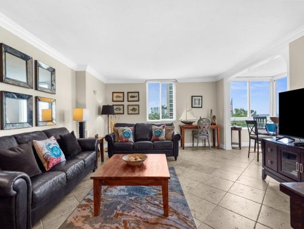 Beautiful 2 Bedroom Condo with Partial Gulf View