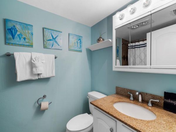 Beautiful 2 Bedroom Condo with Partial Gulf View