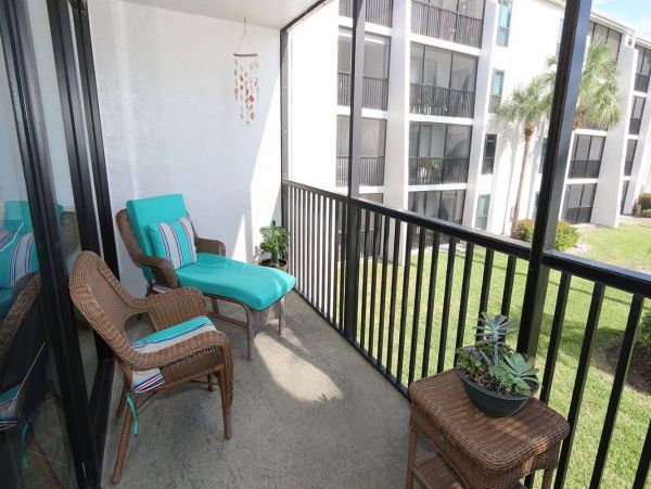 One Bedroom Gulf View Vacation Condo in Sanibel Sleeps 4