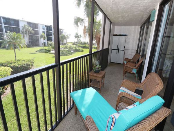 One Bedroom Gulf View Vacation Condo in Sanibel Sleeps 4