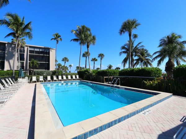 Gulf View Two Bedroom Condo in Sanibel island