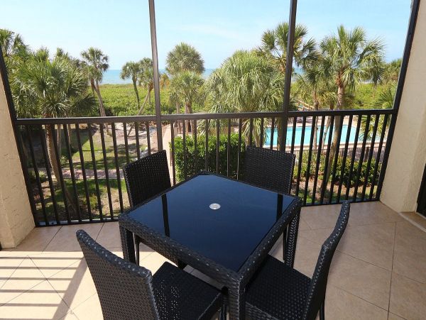 Charming Sanibel Vacation Condo with Partial Ocean Views