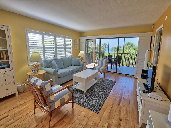 Charming Sanibel Vacation Condo with Partial Ocean Views