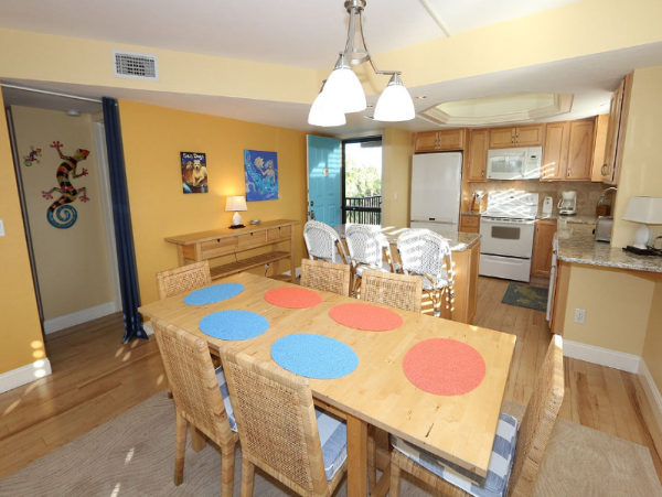 Charming Sanibel Vacation Condo with Partial Ocean Views
