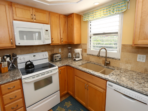 Charming Sanibel Vacation Condo with Partial Ocean Views