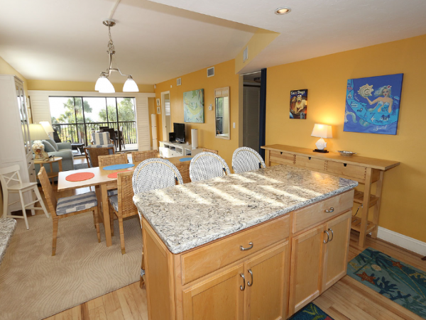 Charming Sanibel Vacation Condo with Partial Ocean Views