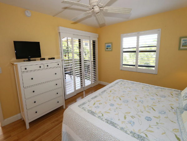 Charming Sanibel Vacation Condo with Partial Ocean Views
