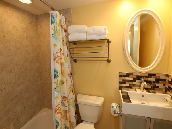 Charming Sanibel Vacation Condo with Partial Ocean Views