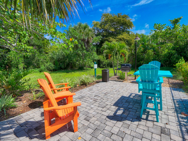 Charming Sanibel Vacation Condo with Partial Ocean Views