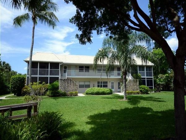 Charming Sanibel Retreat Steps from the Beach