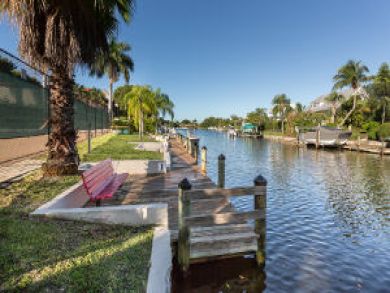 Charming Sanibel Two Bedroom Beach Vacation Condo Sleeps 6