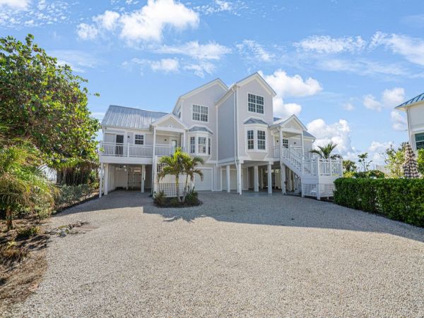 Sanibel Beachfront Four Bedroom Townhome Sleeps 8 Guests