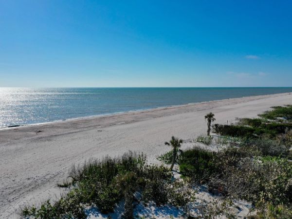 Sanibel Beachfront Four Bedroom Townhome Sleeps 8 Guests