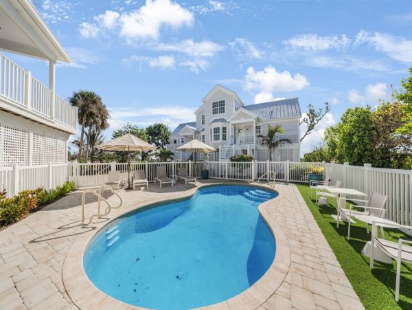 Sanibel Beachfront Four Bedroom Townhome Sleeps 8 Guests