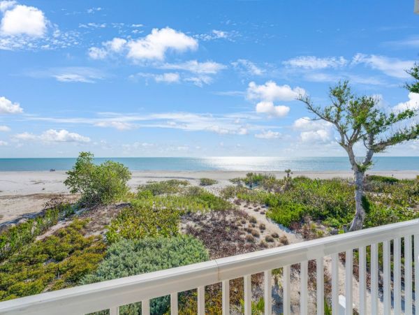 Sanibel Beachfront Four Bedroom Townhome Sleeps 8 Guests