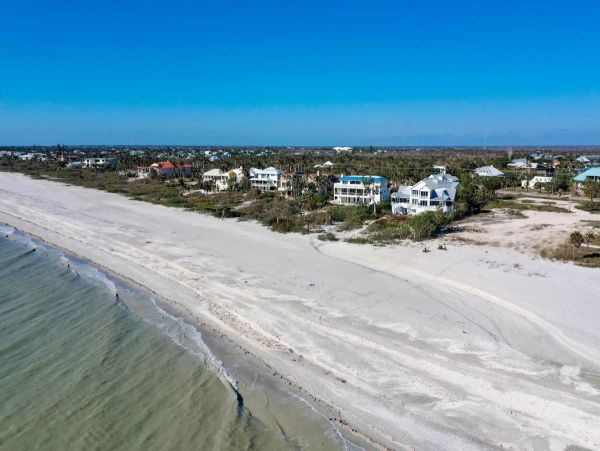 Sanibel Beachfront Four Bedroom Townhome Sleeps 8 Guests