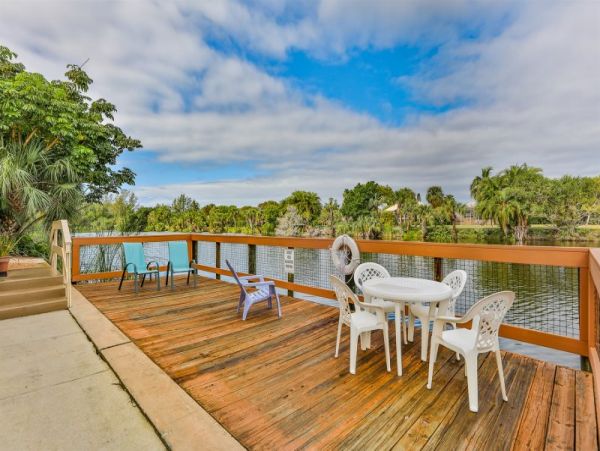 Sanibel Vacation Condo 2 Bedrooms Just Steps to the Beach