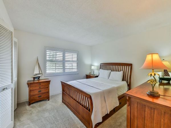 Sanibel Island Beach Vacation Condo 3 Bedrooms Sleeps 8 with Partial Ocean view