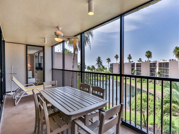 Sanibel Island Beach Vacation Condo 3 Bedrooms Sleeps 8 with Partial Ocean view