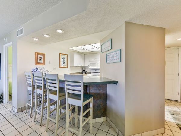 Sanibel Island Beach Vacation Condo 3 Bedrooms Sleeps 8 with Partial Ocean view