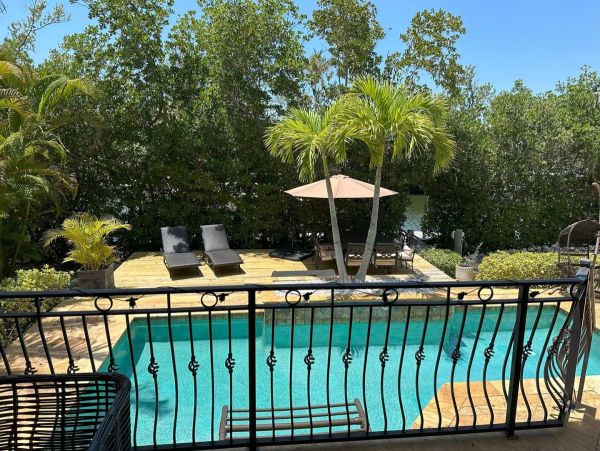 Luxury Four Bedroom Vacation Rental on Longboat Key Sleeps 8