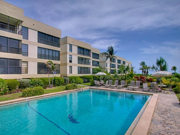 Two Bedroom Two Bathroom Beach Condo Sleeps 6