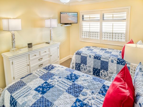 Two Bedroom Two Bathroom Beach Condo Sleeps 6