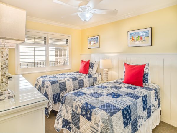 Two Bedroom Two Bathroom Beach Condo Sleeps 6