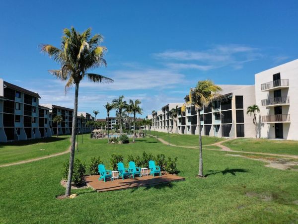 Sanibel Island Vacation Rental - Beachfront Condo with Pool & Gulf Access