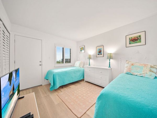 Sanibel Island Vacation Rental - Beachfront Condo with Pool & Gulf Access