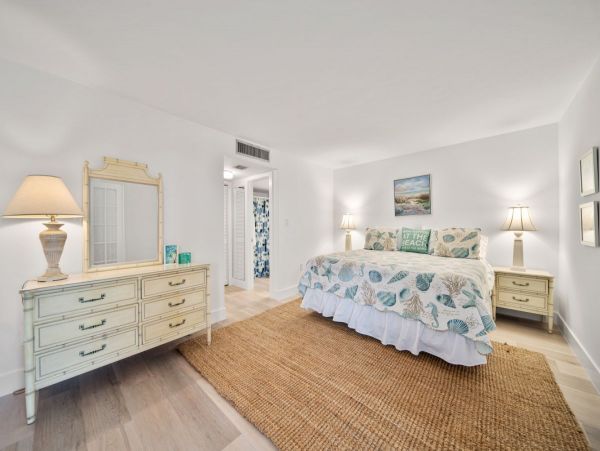 Sanibel Island Vacation Rental - Beachfront Condo with Pool & Gulf Access