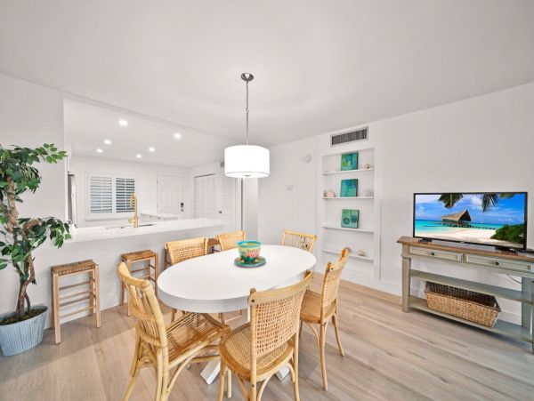 Sanibel Island Vacation Rental - Beachfront Condo with Pool & Gulf Access