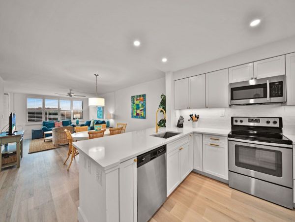 Sanibel Island Vacation Rental - Beachfront Condo with Pool & Gulf Access