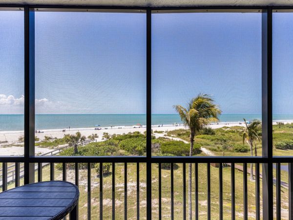 Sanibel Beach Condo with Two Bedrooms & Gulf View Sleeps Six