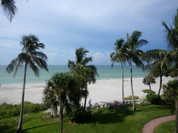 Two Bedroom plus De Beach Condo with Full Gulf View Sleeps 8