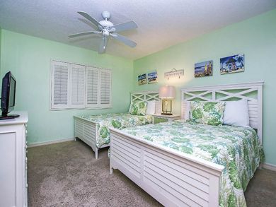 Sanibel Two Bedroom Gulf Front Condo Sleeps Six