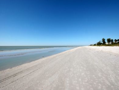 Sanibel Two Bedroom Gulf Front Condo Sleeps Six