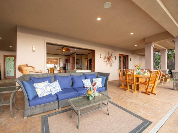 Luxury Three Bedroom Maui Villa Sleeps 6 Private Pool & Spa