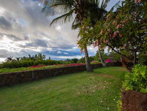 Luxury Three Bedroom Maui Villa Sleeps 6 Private Pool & Spa
