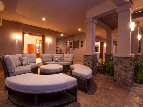 Luxury Three Bedroom Maui Villa Sleeps 6 Private Pool & Spa