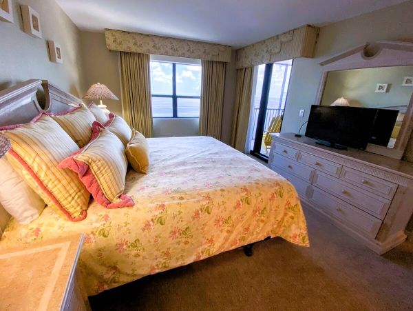 Beachfront Rental in Fort Myers 2 Bedroom