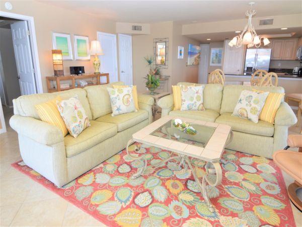 Beautiful Fort Myers Vacation Condo Located on Beach & Pool