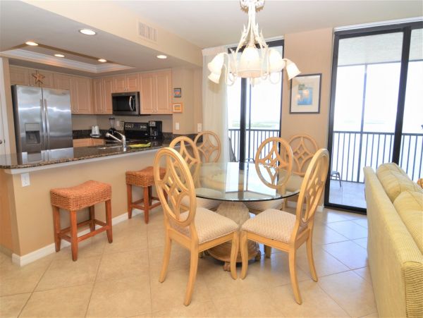Beautiful Fort Myers Vacation Condo Located on Beach & Pool