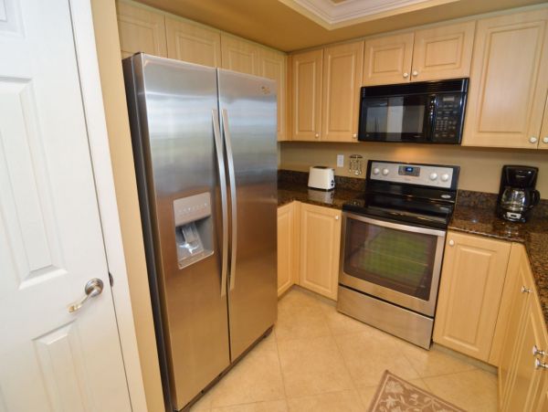 Beautiful Fort Myers Vacation Condo Located on Beach & Pool