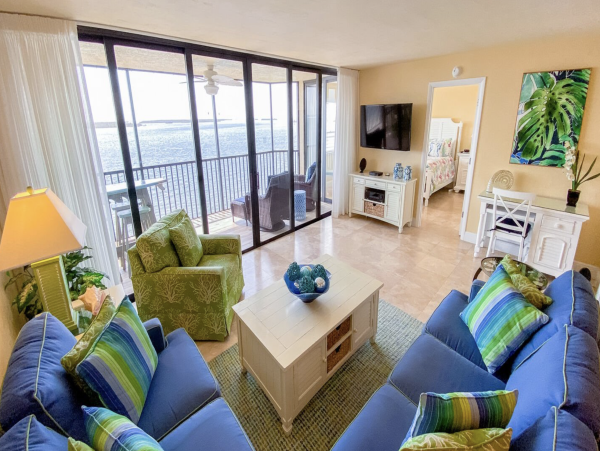 Fourth floor Condo with Water Views in Fort Myers