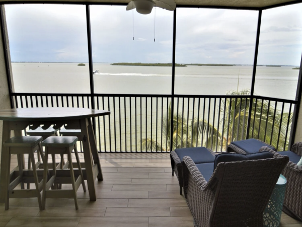 Fourth floor Condo with Water Views in Fort Myers