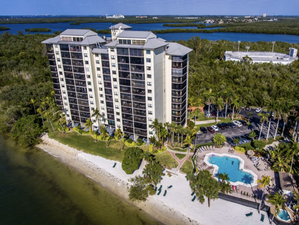 Fourth floor Condo with Water Views in Fort Myers