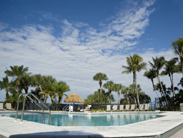 Two Bedroom Bay View Vacation Condo in Fort Myers Sleeps 6