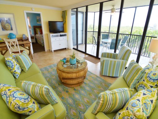 Two Bedroom Bay View Vacation Condo in Fort Myers Sleeps 6